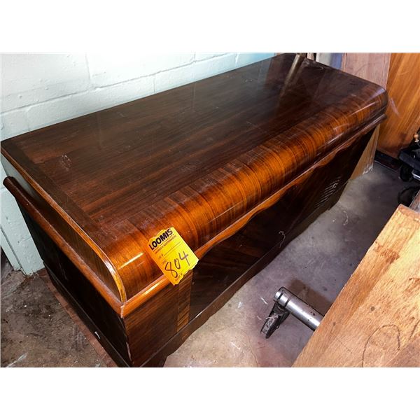VINTAGE CEDAR CHEST /GOOD CONDTION