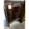 Image 1 : ANTIQUE RADIO CABINET