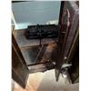 Image 2 : ANTIQUE RADIO CABINET