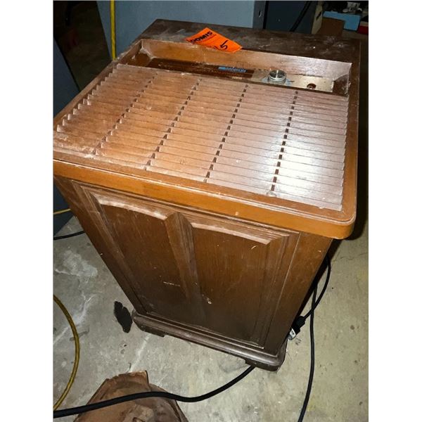 DEHUMIDIFIER, RUNS