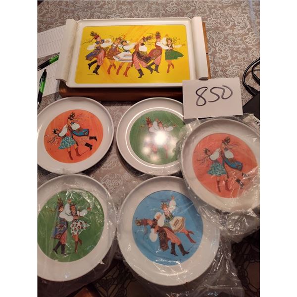 VINTAGE MELAMINE DISH SET