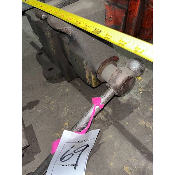 JUMBO IND BENCH VICE : GOOD CONDITION