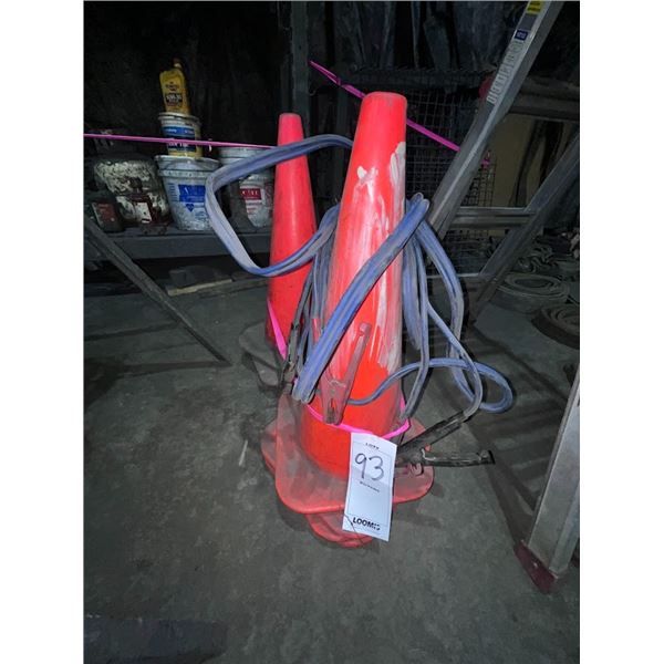 LOT OF 8 X SAFETY ORANGE CONES AND HD JUMPER CABLES