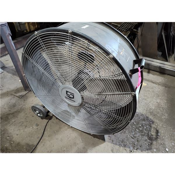 LIKE NEW 31 INCH IND FAN