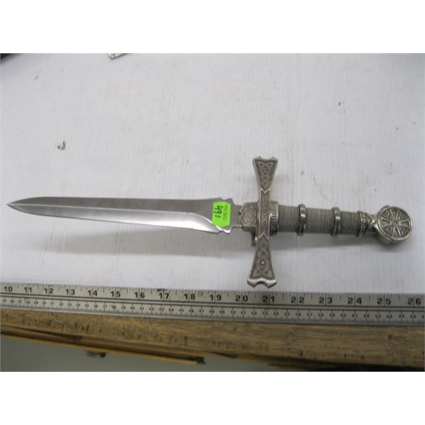 DAGGER TYPE KNIFE