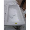 Image 1 : 'NEW' BATH TUB (SOME SCUFF MARKS)