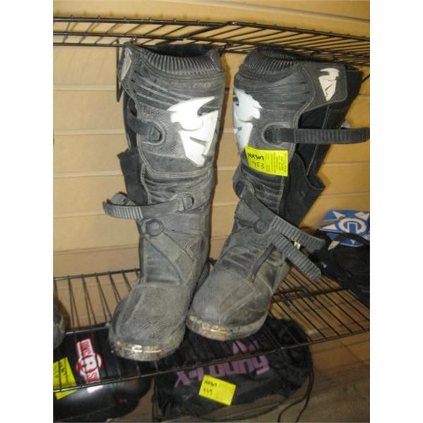 PAIR OF MOTOCROSS BOOTS, SZ 10