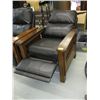 Image 2 : LEATHER & WOOD RECLINER