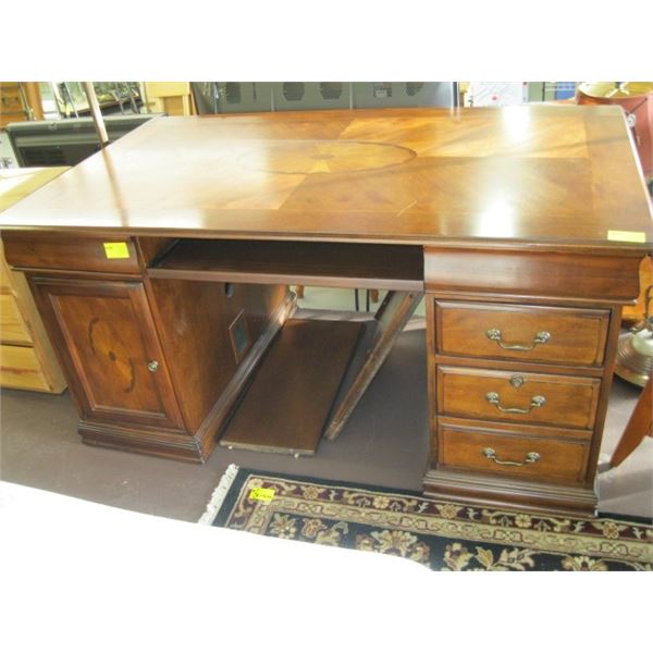 EXECUTIVE DOUBLE PEDESTAL DESK W/COMPUTER KEYBOARD SLIDEOUT