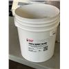 Image 2 : BUCKET OF APPROX 2,000 NEW SNAP HOOKS