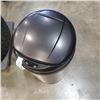 Image 2 : STAINLESS GARBAGE CAN WITH ELECTRIC  CENSOR