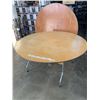 Image 1 : 2  5FT ROUND MARKET TABLES