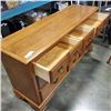 Image 2 : VILLAS MAPLE ROLLING DRESSER