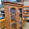 Image 2 : VILAS MAPLE 2PC CORNER CABINET