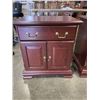 Image 2 : PAIR OF CHERRY FINISH NIGHT STANDS