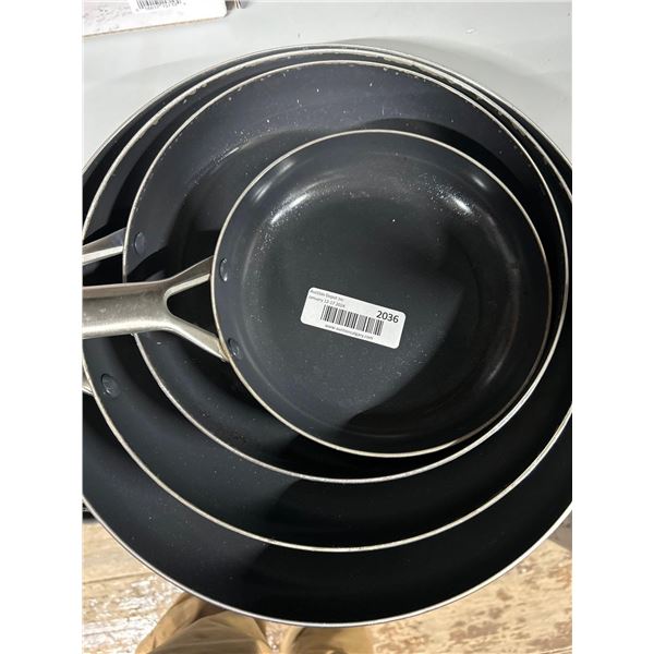 Lot of 4 Non Stick Pans