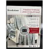 Image 1 : Brookstone Heated Throw