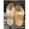 Image 1 : Ladies Fuzzy Slippers Size 11