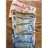 Image 3 : ESTATE ITEM - Lot of Vintage Canadian Bills ( Face Value $22.00)