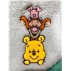 Image 2 : Winnie the Pooh pillow and blanket set