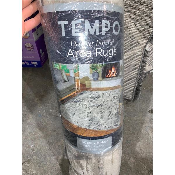 Tempo area rug 5' 3" x 7'