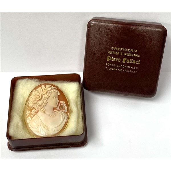 Vintage Cameo 18k Gold Brooch