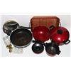 Image 1 : LOT OF KITCHEN ITEMS POTS AND PANS
