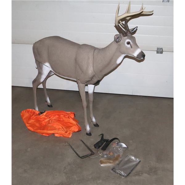 CARRY LITE DEER DECOY WITH ATTACHMENTS AND