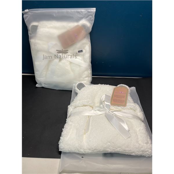 Lot of 2 Jam Naturals Fuzzy Bear Swaddles - White - Size 0-3month
