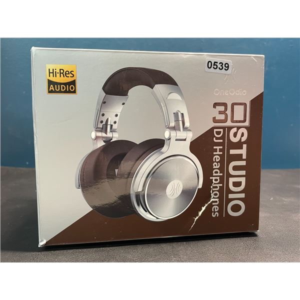 Lot of 1 OneOdio Studio Pro 30 DJ Headphones