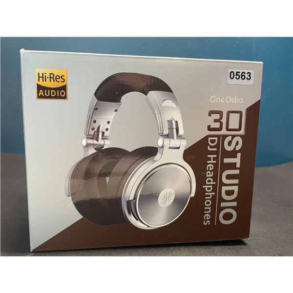 Lot of 1 OneOdio Studio Pro 30 DJ Headphones