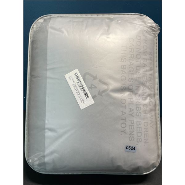 Lot of 1 Fleece Soft Plush Blanket - Twin Size - Dark Grey Colour