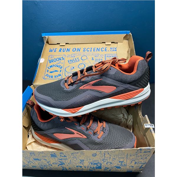 Lot of 1 Pair of Brooks Cascadia Cushion Trail Running Shoes for Men - (SIZE 10.5)