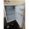 Image 2 : Danby Mini Fridge
