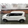 Image 25 : B6 --  2014 KIA SOUL , White, 98847 KM