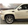 Image 32 : C6D --  2010 CADILLAC ESCALADE LUXURY 4X4, White, 264714 KM