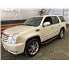 Image 3 : C6D --  2010 CADILLAC ESCALADE LUXURY 4X4, White, 264714 KM