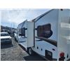 Image 24 : 0G -- 2011 COLEMAN TRAVEL TRAILER BY DUTCHMEN,WHITE, FROM THE HITCH TO THE BUMBER IS 26.5' Apx