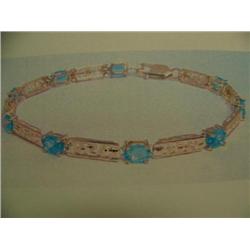 Blue topaz bracelet 10 K yellow gold- blue topaz are oval, faceted approx. 5.00 carats, transparent 