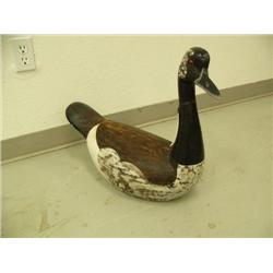 Large goose- 16-3/4" tall (1)