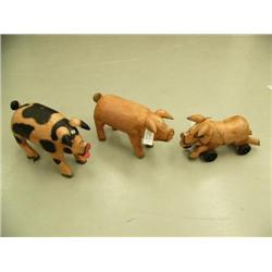 Lot of 3 pigs- one on wheels (1)