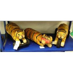 Lot of 3 cats- 2 on wheels (1)