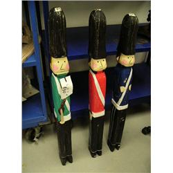 Lot of 3 Christmas soldiers (1)