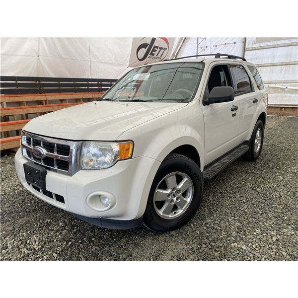 A8 --  2009 FORD ESCAPE XLT AWD, White, 259845 KM