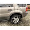 Image 25 : 0Q --  2001 FORD ESCAPE XLT 4X4 , Silver, 54149 KM  "NO RESERVE" CHARITY
