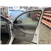 Image 36 : 0S --  2005 FORD FOCUS ZXW, White, 147101 KM, "No Reserve"  Charity