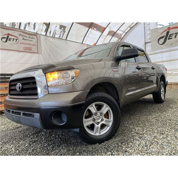 C6O --  2007 TOYOTA TUNDRA CREWMAX SR5 4X4, Brown, 283093 KM