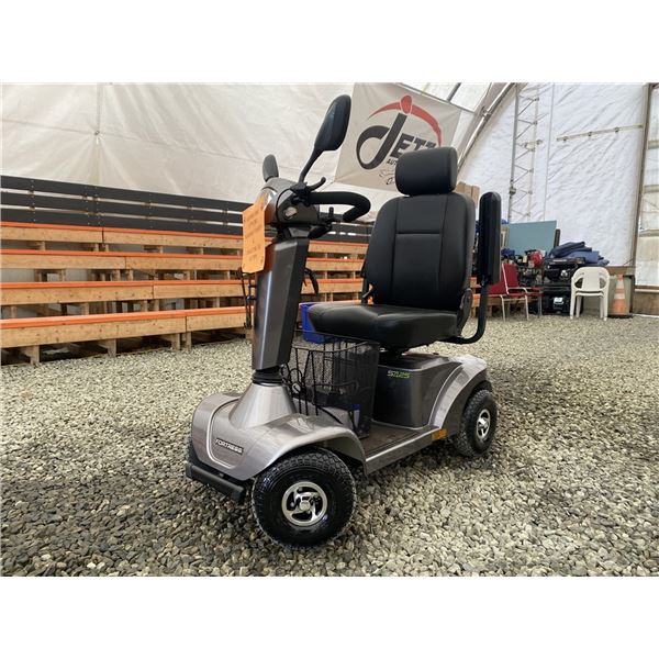 332 --  FORTRESS S425 MOBILITY SCOOTER WITH CHARGER