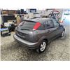 Image 16 : A12J --  2004 FORD FOCUS ZX5, Grey, 227468 KM