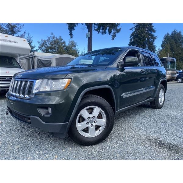 C6D--  2011 JEEP GRAND CHEROKEE LAREDO 4X4, Green, 243912 KM